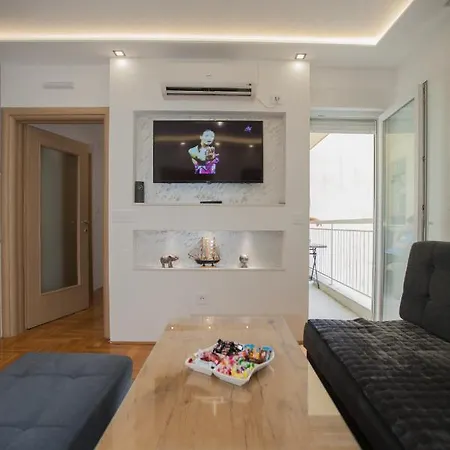 Apartman Lena * 特雷比涅