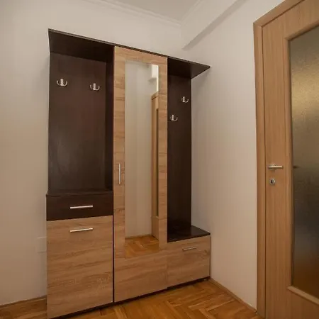 Apartman Lena *