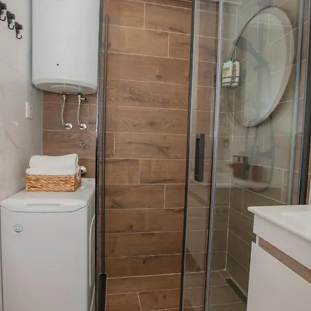 Apartman Lena *